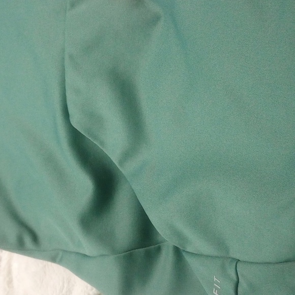 Nike Dri Fit  Swoosh Green Hoodie Sweater - Picture 10 of 10